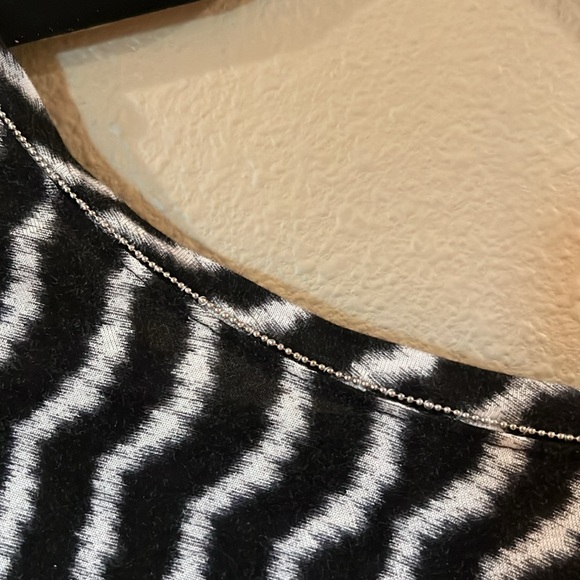 Jennifer Lopez top - Picture 3 of 5